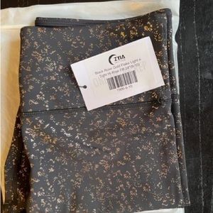 ZYIA Light n Tight Legging - Black Rose Gold Flake